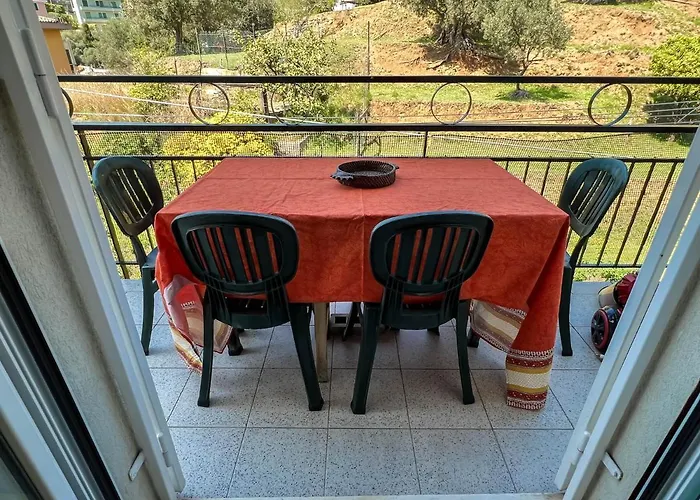 Apartamento Bilocale Zona Piani Di Celle Celle Ligure