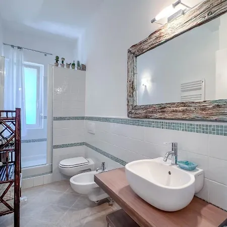 Bilocale Zona Piani Di Celle アパート *