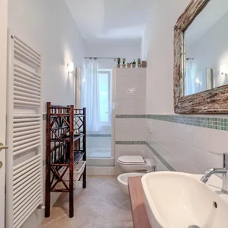 Bilocale Zona Piani Di Celle アパート